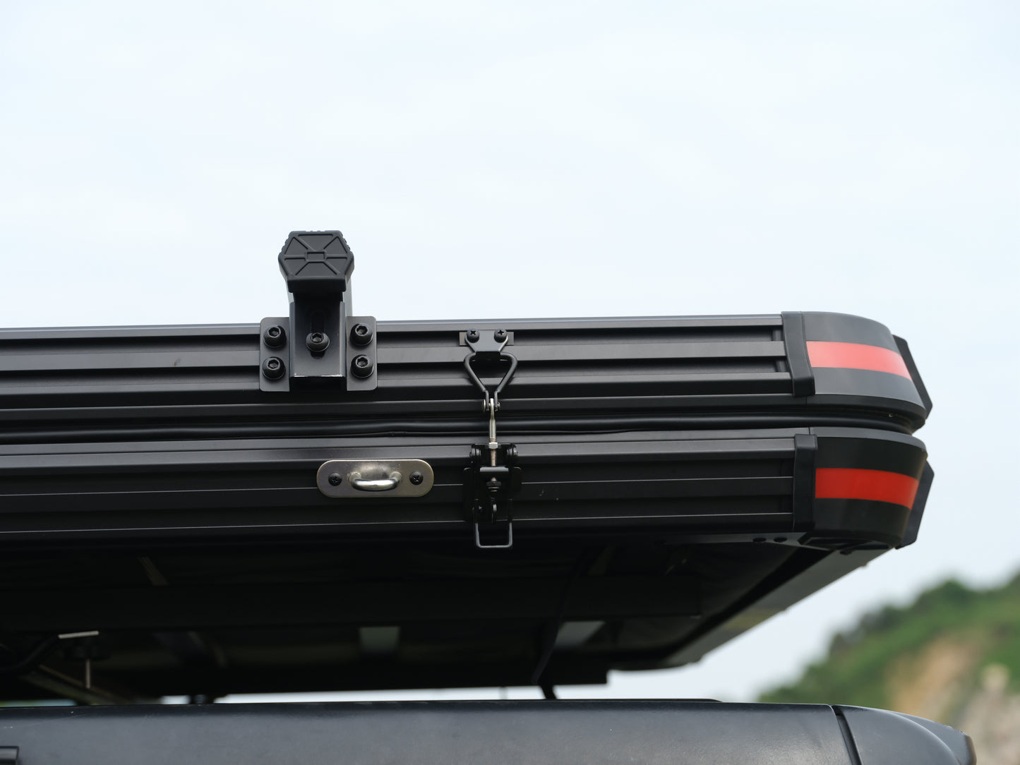 Detail view of Bush Cruiser V2 Pro Rooftop Tent