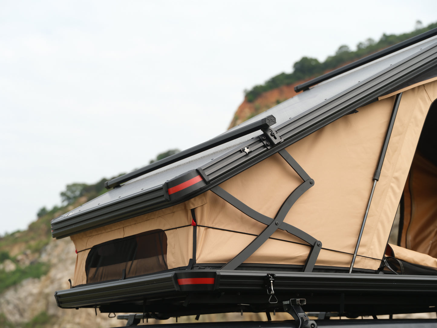 Detail view of Bush Cruiser V2 Pro Rooftop Tent