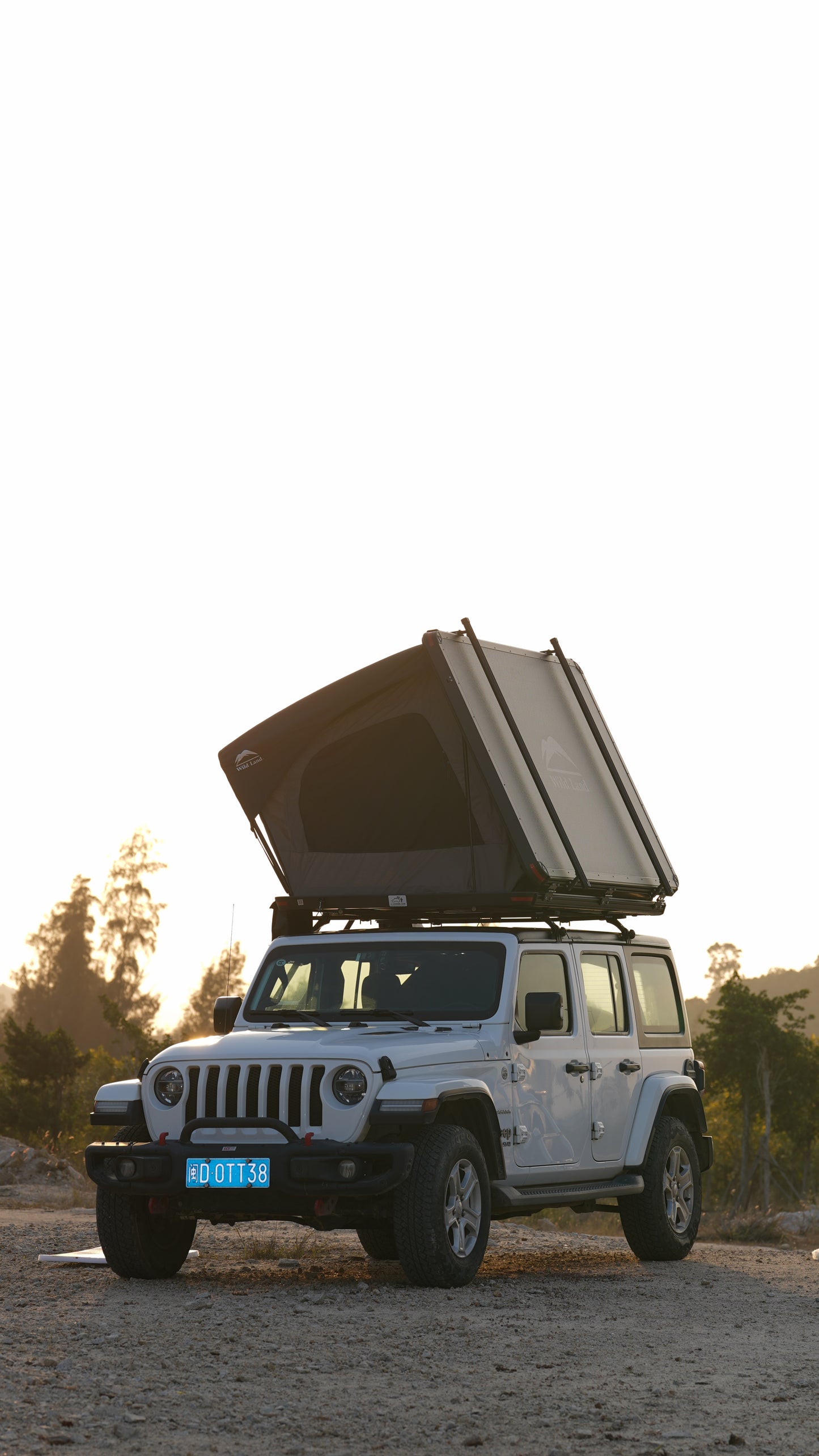 🏕️ Wild Land Desert Cruiser The Ultimate Rooftop Tent for Adventure