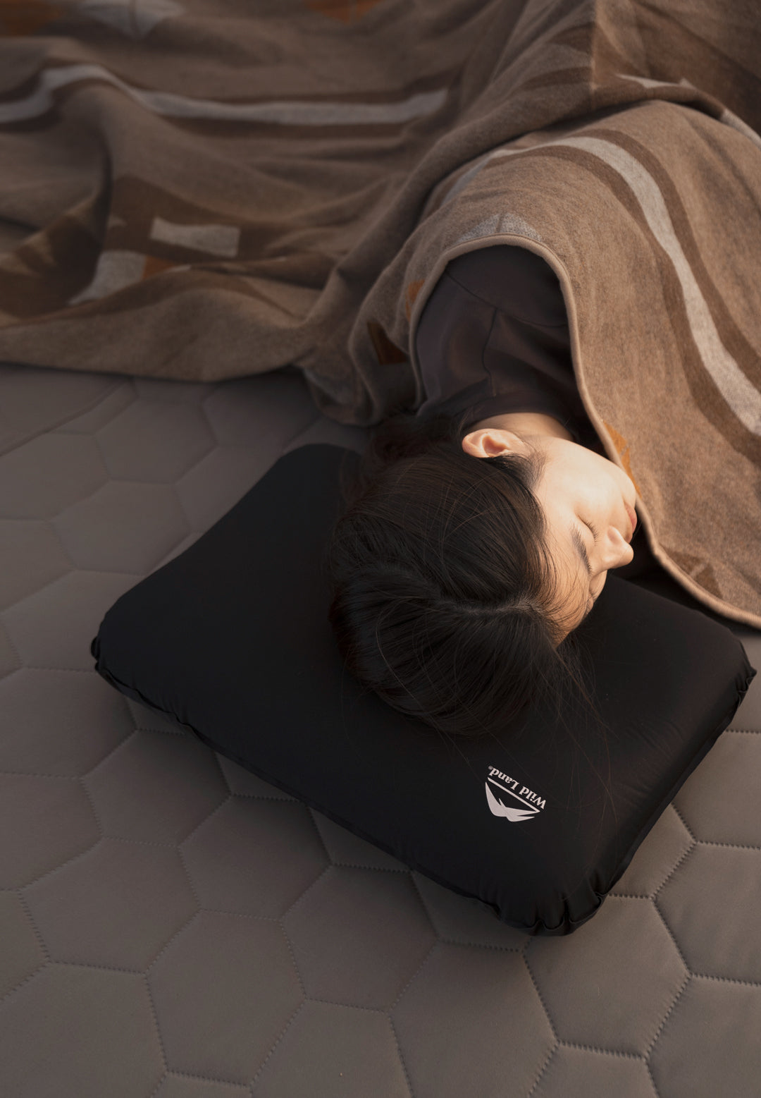 🌟 Wild Land Self-Inflating Air Pillow – Your Ultimate Travel Companion! 🌍💤