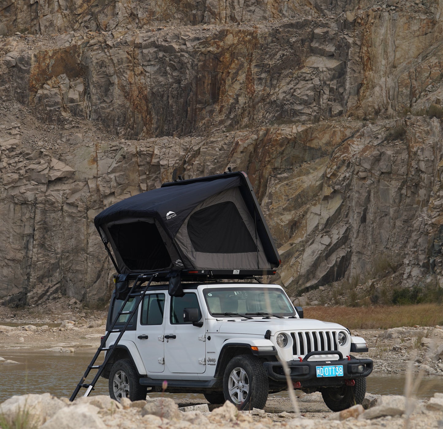 🏕️ Wild Land Desert Cruiser The Ultimate Rooftop Tent for Adventure